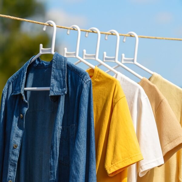 plastic clothes hangers â€“ set of 6