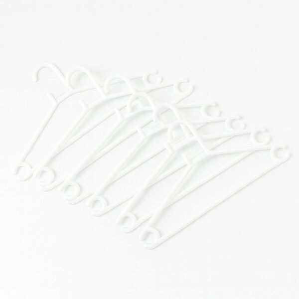 plastic clothes hangers â€“ set of 6