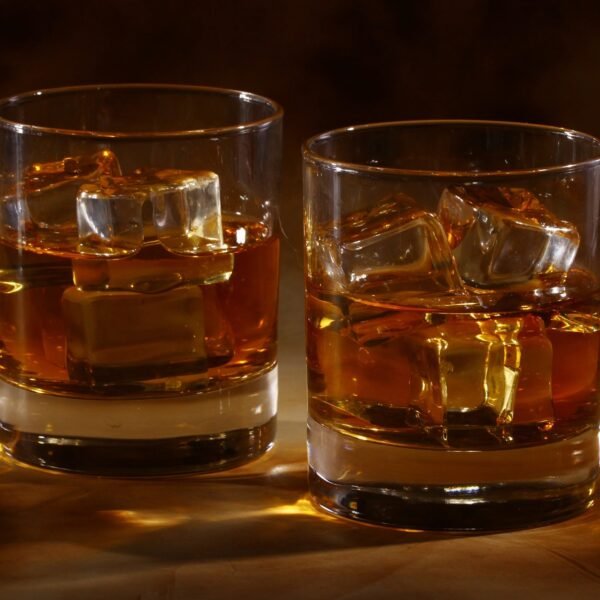 2 wine glasses & marble holder attractive design for hotels & cafes