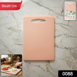 plastic chopping board with handle (30x20 cm)