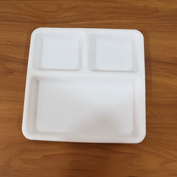 plastic 3 compartment plate for meal serving