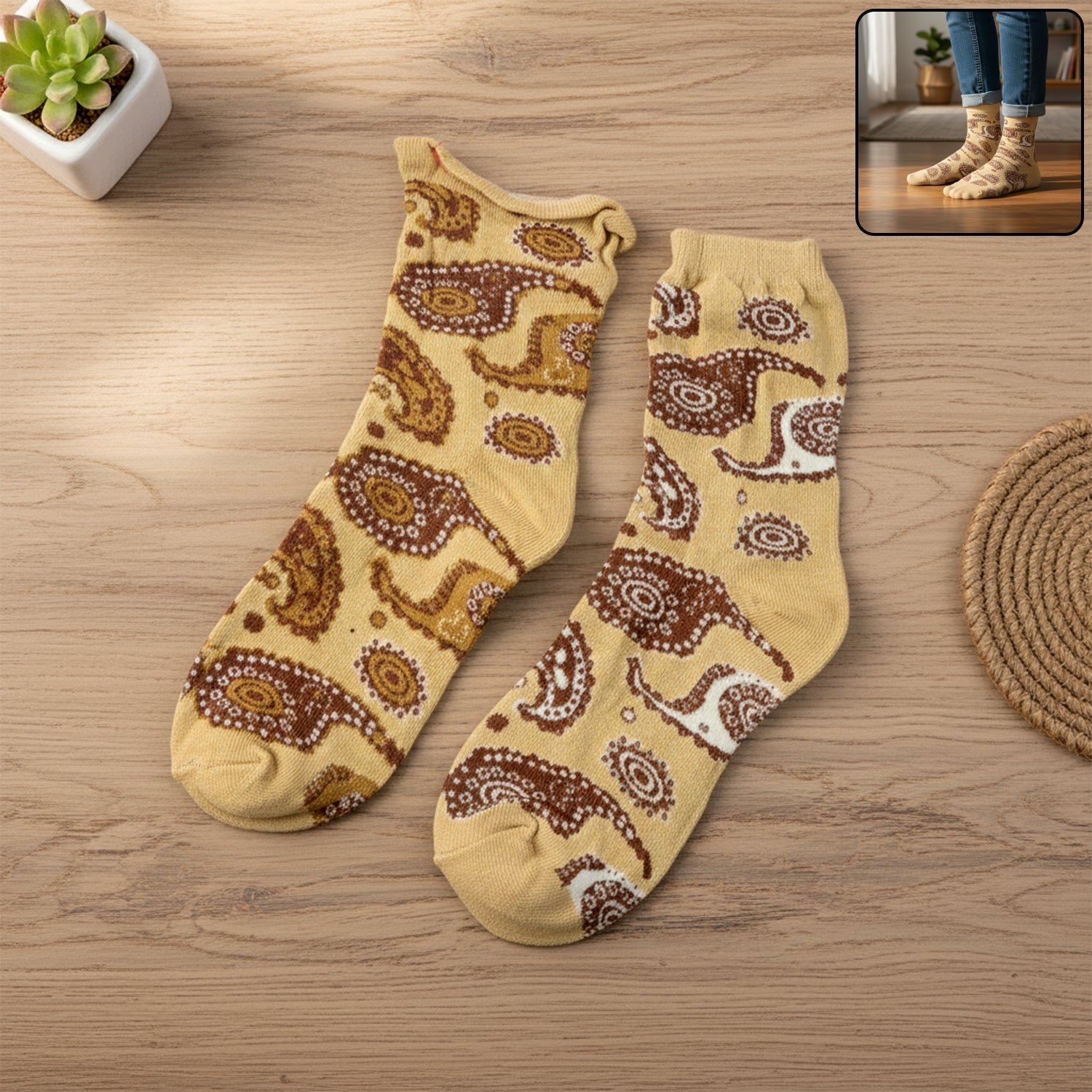 beige paisley printed fashion socks (1 pair)