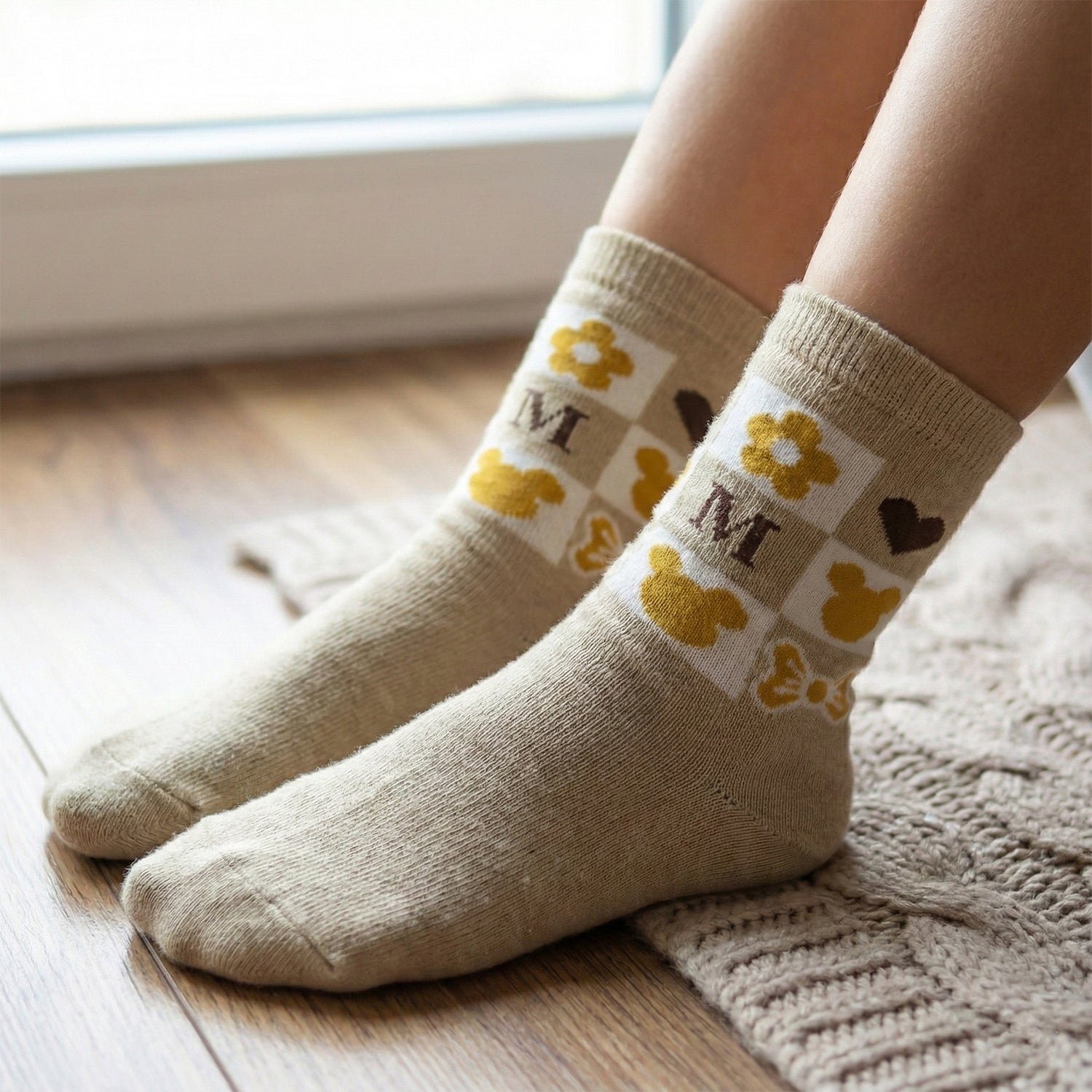 premium soft light socks (1 pair / long) premium soft light socks (1 pair / long)