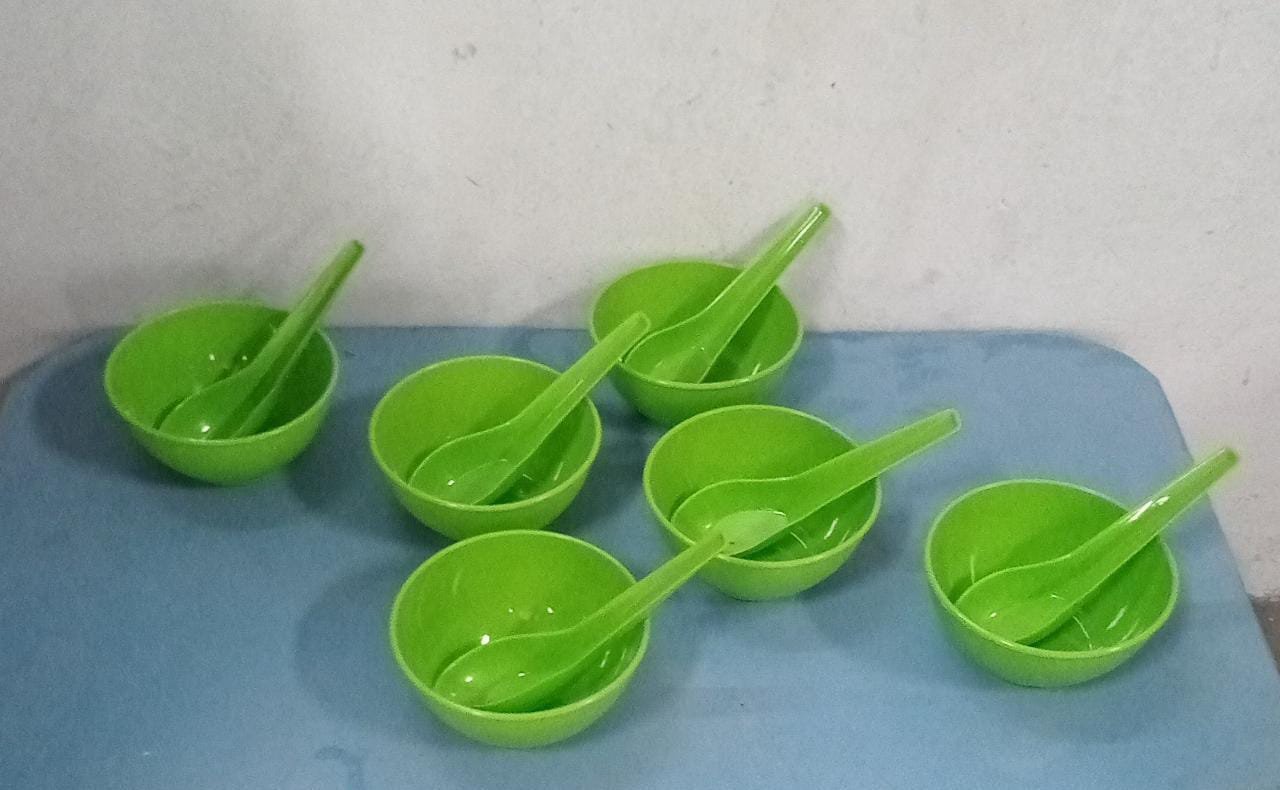 plastic soup bowl & spoon set for kitchen (6 pcs)