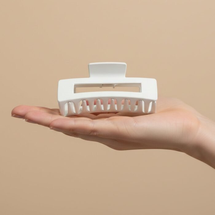 hair-claw-clip-02_1f0a3572-d28f-4b28-8edc-77664dc5d385.jpg