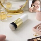 01_makeupbrush.jpg