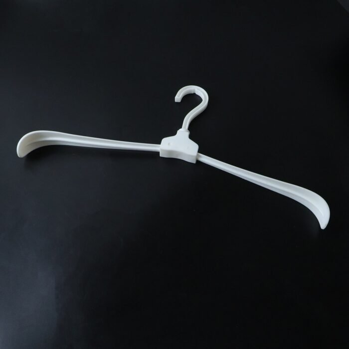 FoldingPlasticHangers-05.jpg