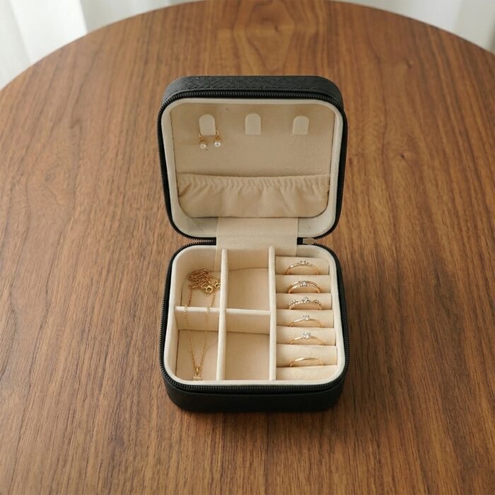 MiniJewelryCase-05.jpg MiniJewelryCase-05.jpg