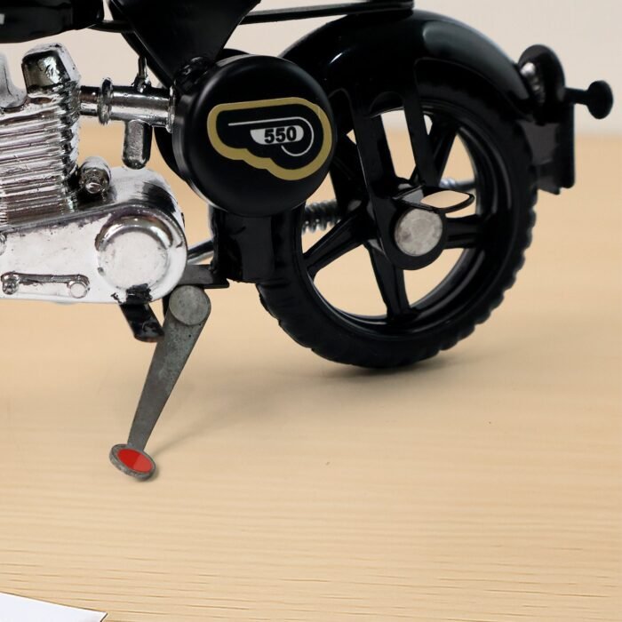 Royal-Enfield-Bullet-07_b0473f73-d4c8-4b74-a12e-2c9284264505.jpg