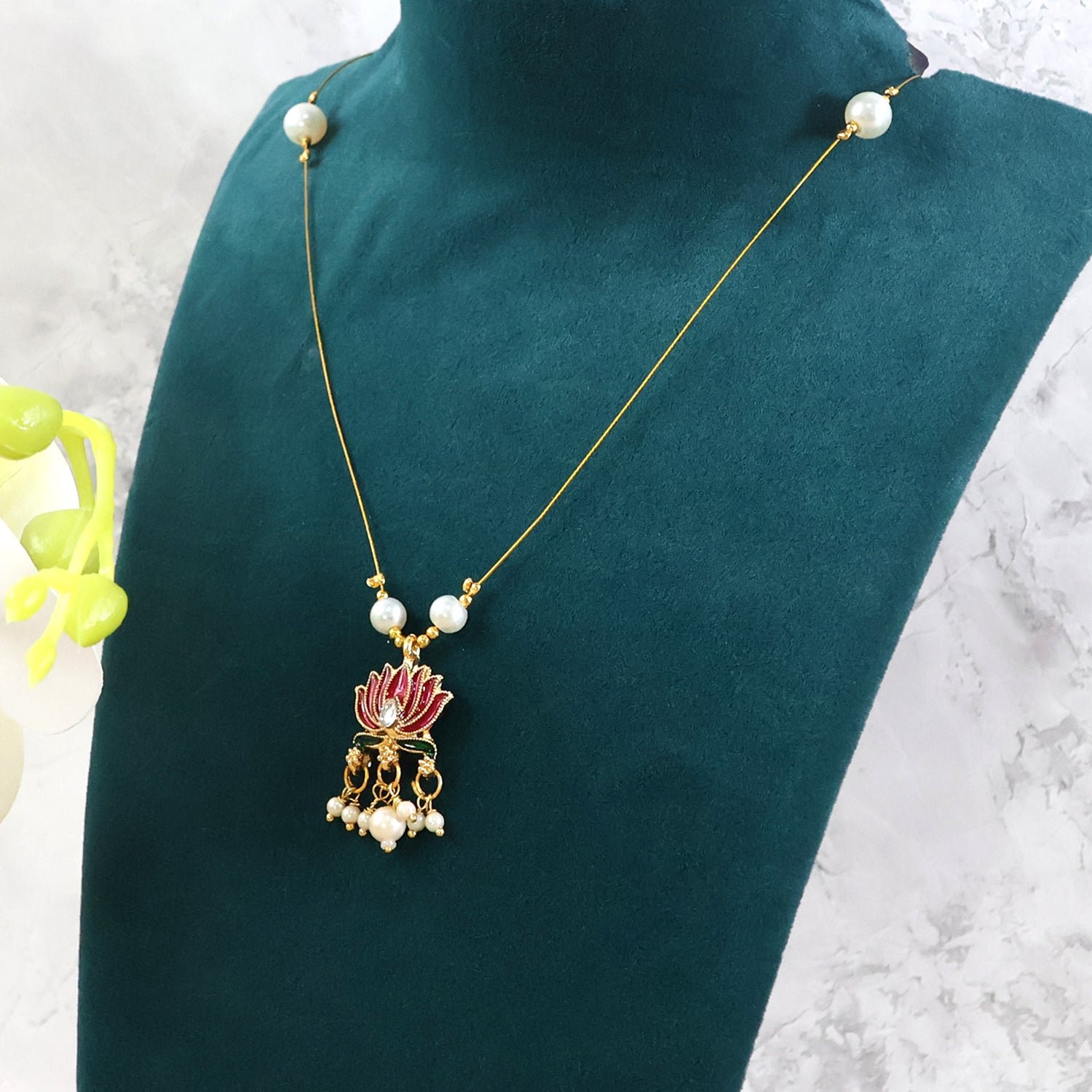 03_necklace.jpg 03_necklace.jpg