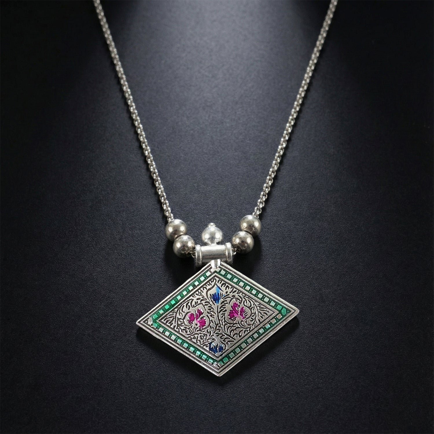 EthnicPendantNecklace-02.jpg EthnicPendantNecklace-02.jpg