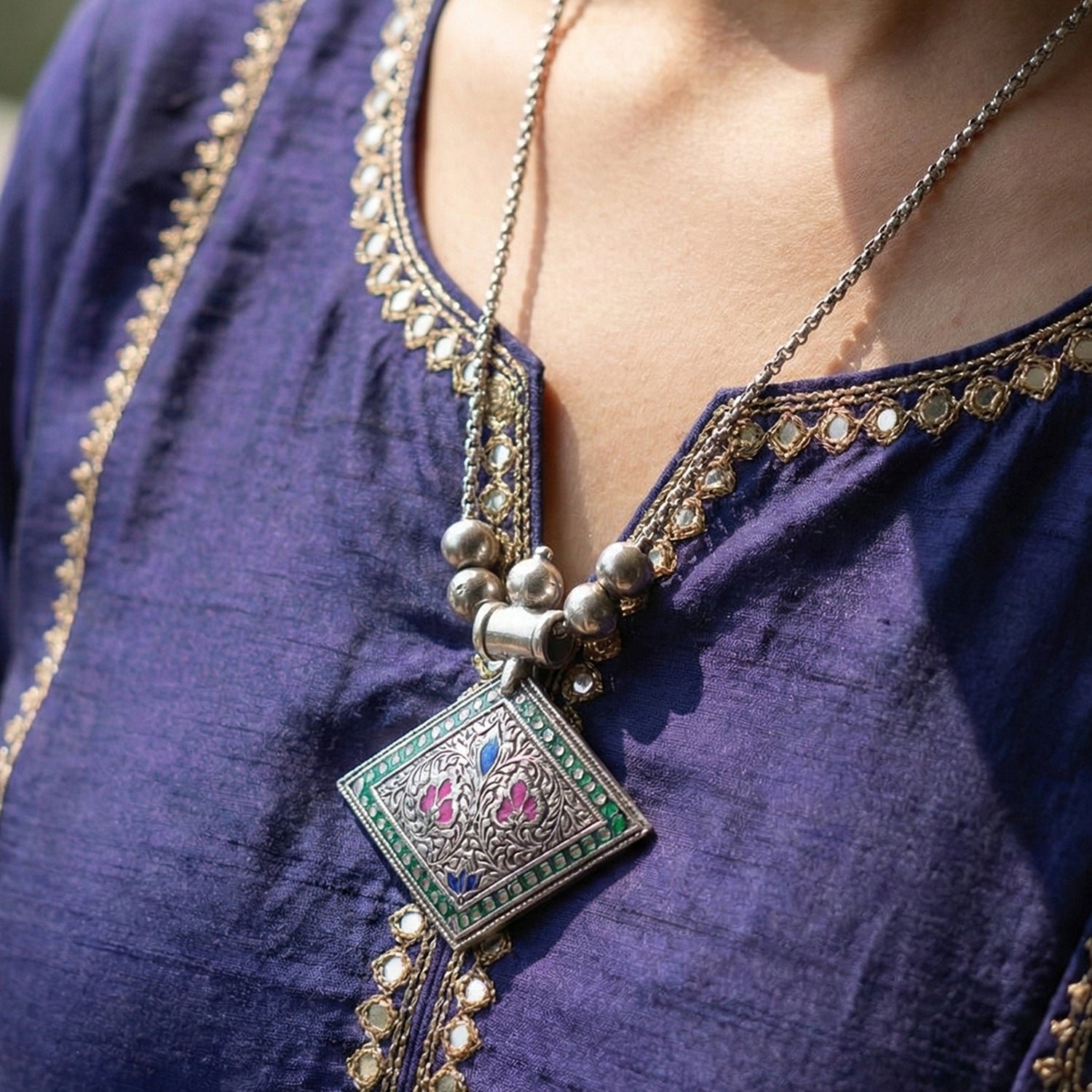 EthnicPendantNecklace-03.jpg EthnicPendantNecklace-03.jpg