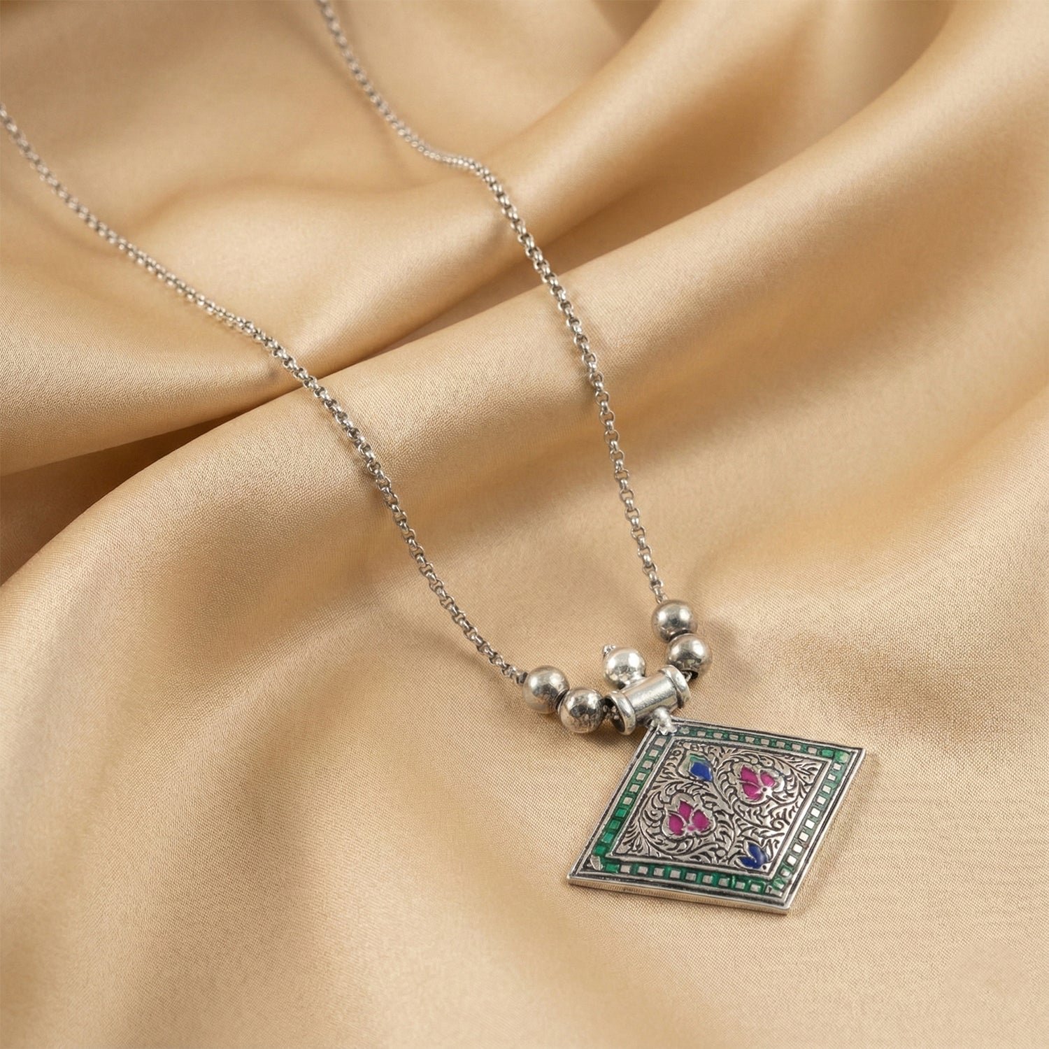 EthnicPendantNecklace-05.jpg EthnicPendantNecklace-05.jpg