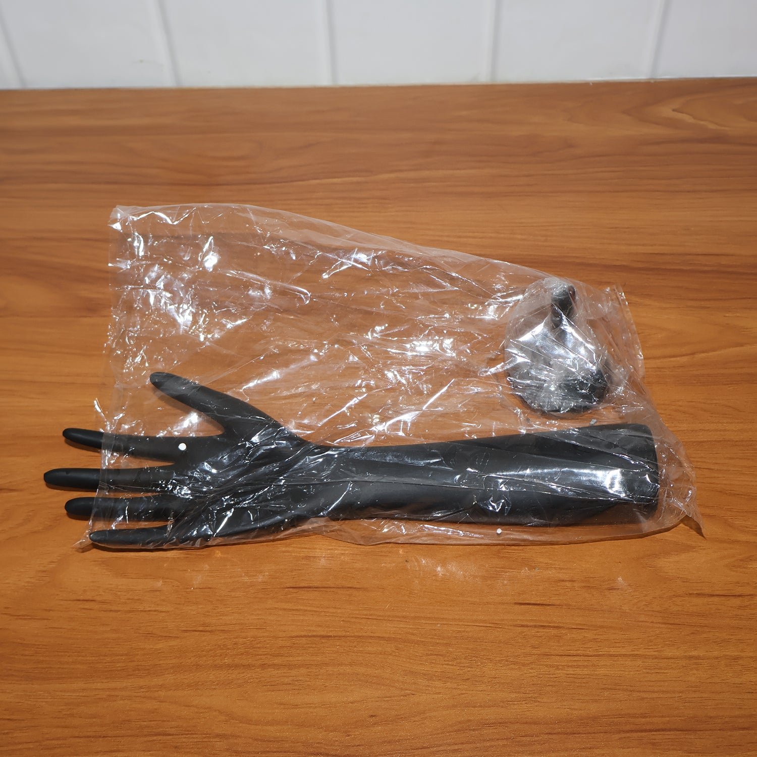 black-mannequin-hand-09.jpg black-mannequin-hand-09.jpg